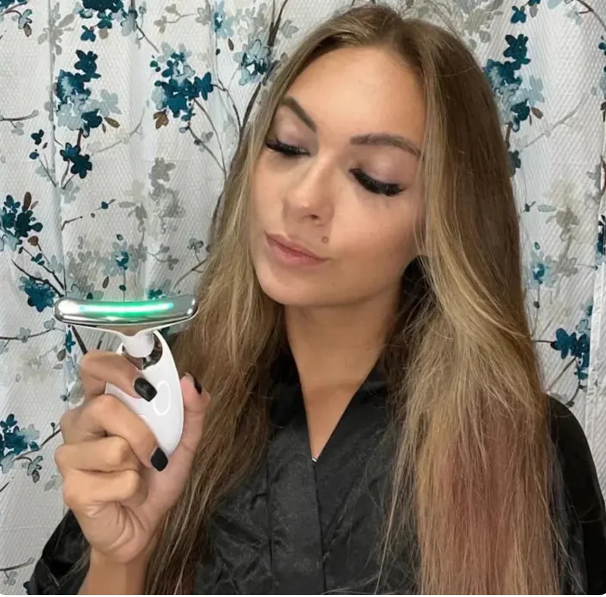 Soothera Firm & Glow™